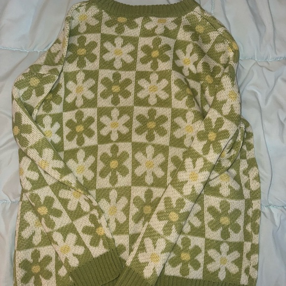 NWOT Women’s Green/white/yellow sweater - Picture 4 of 6